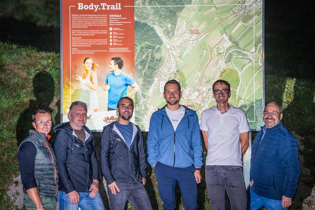 Im Bild v.l.: Projektbetreuer EGR Daniel Mühlmann (Obmann-Stv. Ausschuss für Dorfbelebung), Romed Kleissl (Body &amp; Soul Innsbruck), Dominik Horvath (Body &amp; Soul StuBay), Vizebgm. Manfred Witsch (Obmann Ausschuss für Dorfbelebung), Georg Schantl (GF Stubay) und Bgm. Peter Lanthalter | Foto: privat