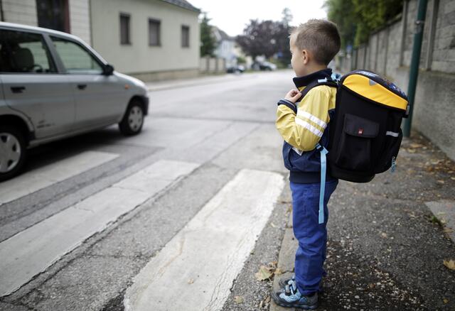 Nur durch sicheres Fahren können Unfälle vermieden werden. (Symboldbild) | Foto: GEORG HOCHMUTH / APA / picturedesk.com
