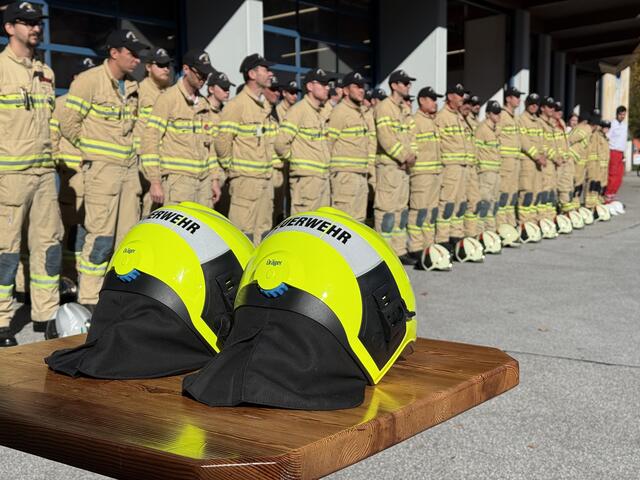 Die neuen Helme bieten Schutz und Komfort. | Foto: Feuerwehr Kufstein