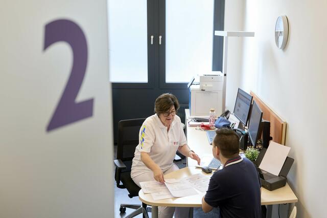 Man wird von den Ärztinnen und Ärzten vor Ort beraten.  | Foto: Stadt Wien/Markus Wache