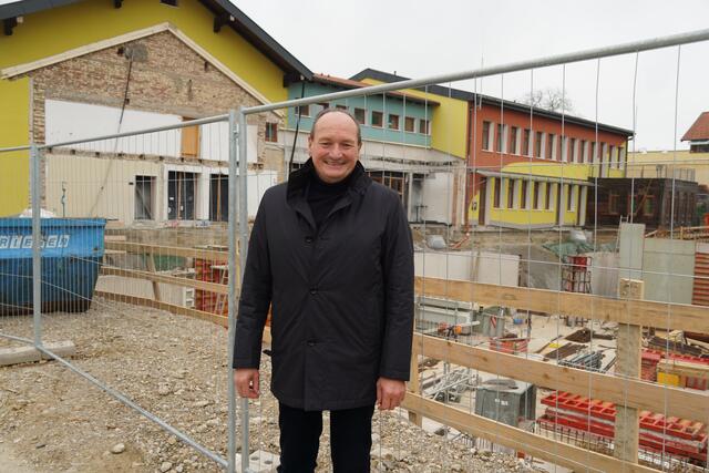 Die nächste Mega-Baustelle in Michaelbeuern: der Turnsaal wird für fünf Millionen Euro neu gebaut. | Foto: Emanuel Hasenauer