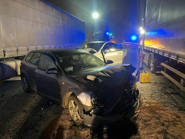 Beide Lenker wurden leicht verletzt.  | Foto: FF Griffen