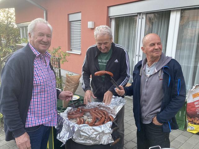 Hm ... die Selchwürstel sind bald fertig!