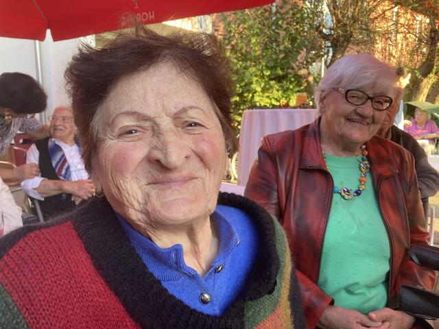 Frau Fasching ist immer zum Scherzen aufgelegt!