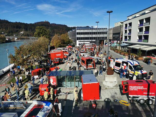 Großaufgebot bei der Feuerwehrschau am Fischergries. | Foto: Feuerwehr Kufstein