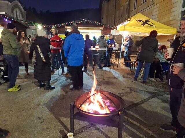 Seit 1993 organisiert der Verschönerungsverein Pressbaum den Adventmarkt. | Foto: VVPb