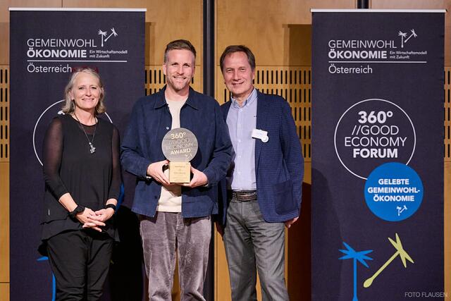 Bild v.l.n.r.: Bundesverband Gemeinwohl-Ökonomie Österreich Obmann Gebhard Moser, Seppi Sigl (Trumer Privatbrauerei), 360° NETZWERK-Leiterin Sabine Lehner. © FOTO FLAUSEN | Foto: © GWÖ 360° FORUM, FOTO FLAUSEN
