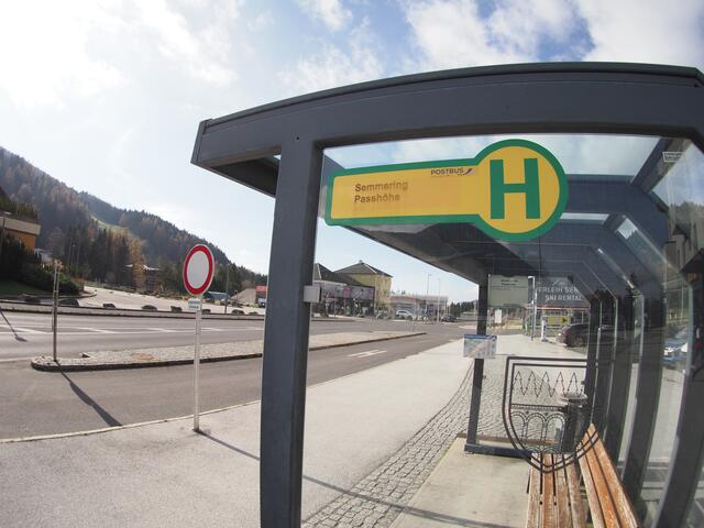Ein Kunstprojekt auf der Semmering-Passhöhe bekommt eine zweite Chance. Geplanter Standort nahe der Bushaltestelle. | Foto: Santrucek