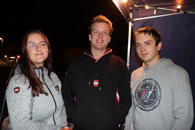 Karo, David und Fabian waren gut gelaunt an der Bar. | Foto: Markus Bäumler/zema-medien.de