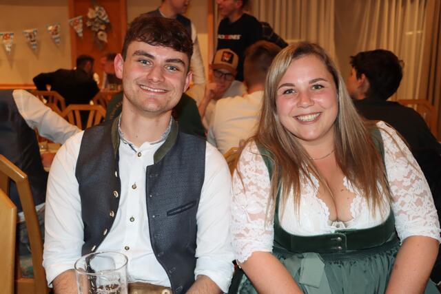Dominik und Anna hatten einen lusigen Oktoberfestabend. | Foto: Markus Bäumler/zema-medien.de