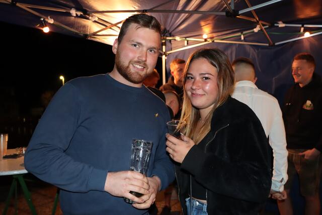 "Beda" und Michi trinken auf einen gelungen gemeinsamen Abend. | Foto: Markus Bäumler/zema-medien.de