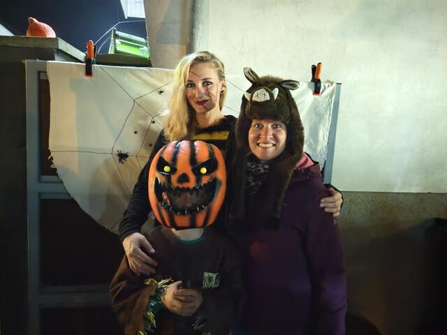 Harald, Julia und Lisa glänzten in ausgefallenen Kostümen. 