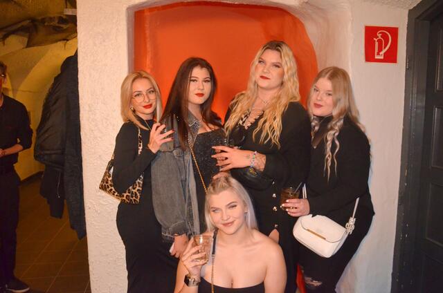 Alina, Emma, Annalena, Leonie und Sarah (knieend)