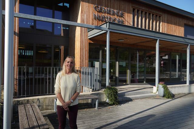 Die Bürgermeisterin von Nussdorf, Waltraud Brandstetter möchte den neuen Ortsplatz realisieren. | Foto: Emanuel Hasenauer