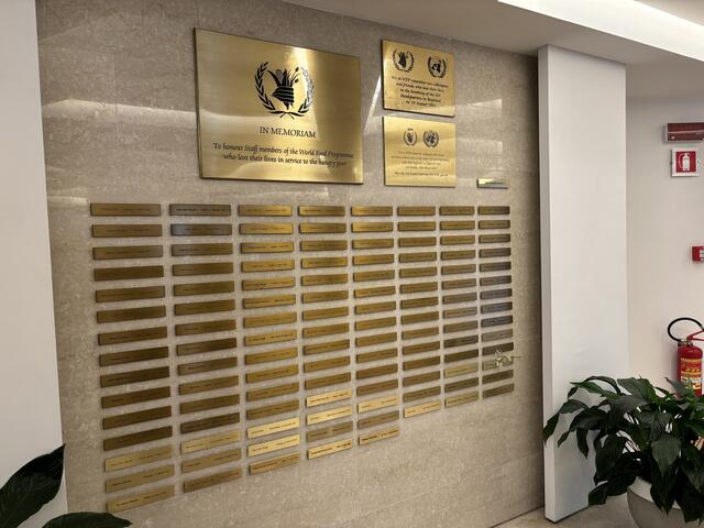 Zur Erinnerung an Mitarbeiter des WFP, die im Kampf gegen den Hunger ihr Leben verloren haben. | Foto: kai
