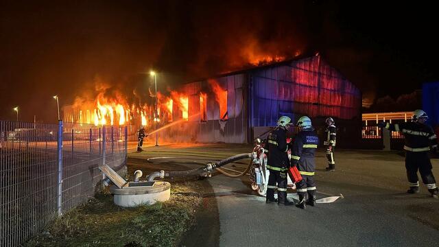 Beim Eintreffen der ersten Einsatzkräfte stand diese bereits in Vollbrand.  | Foto: DOKU-NÖ