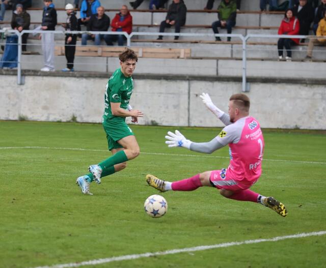 Manuel Ramskogler erzielt das 1:0 für GW Micheldorf. | Foto: Dietmaier