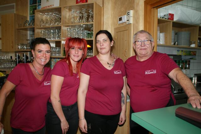 Ein starkes Team - Yvonne Fellinger, Catalin Urban, Chefin Romana Neuherz und Hermann Winkelbauer. | Foto: Anna Maria Kaufmann