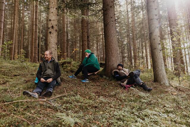 Gemeinsames Waldbaden: seit Mai ist das auch auf dem Haunzwicklhof in Mürzzuschlag möglich.  | Foto: Nici Seiser