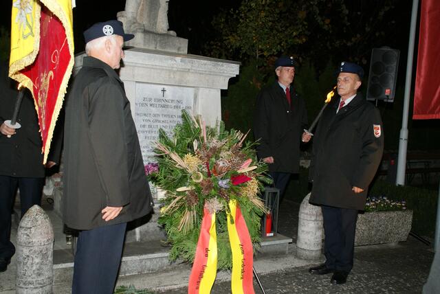 Kranzniederlegung beim Kriegerdenkmal in Grieselstein. | Foto: Anna Kaufmann