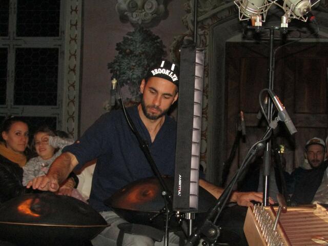 Manu Delago im feinfühligen Spiel | Foto: Tatschl