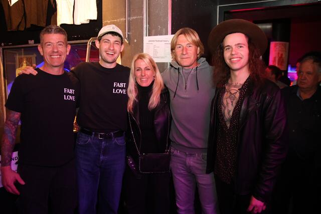 Fast Love: Sänger Sven mit Verwandte und Franz Aigner (2. v. r.).