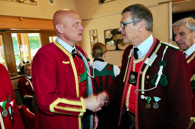 Bataillons-Kommandant Major Hans Knoflach (re.) freut sich auf die Zusammenarbeit mit Neo-Hauptmann Anton Fritz | Foto: Fotos: Hassl