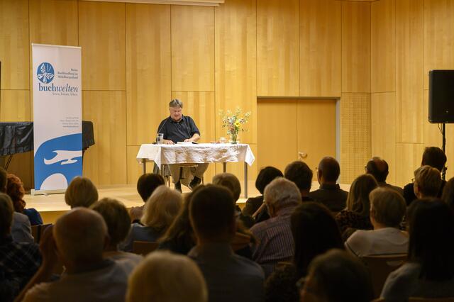 Joesi Prokopetz bei seiner Lesung in Oberpullendorf.