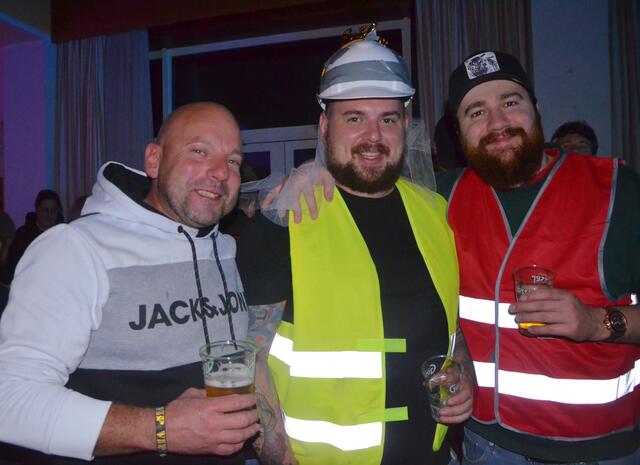 Pascal (Mitte), der seinen Polterabend feierte mt Alexander (li.) und Fabian