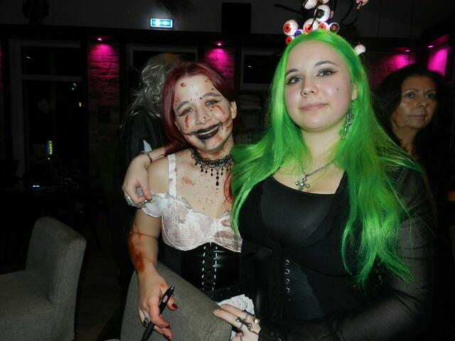 Marlis  Glösl, Nia Roos Hatten ihren Spass bei der Grusel Nacht