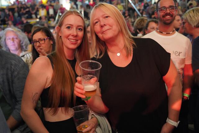 Dicht an dicht genossen die Fans das Konzert von JOSH. | Foto: Evi Leutgeb