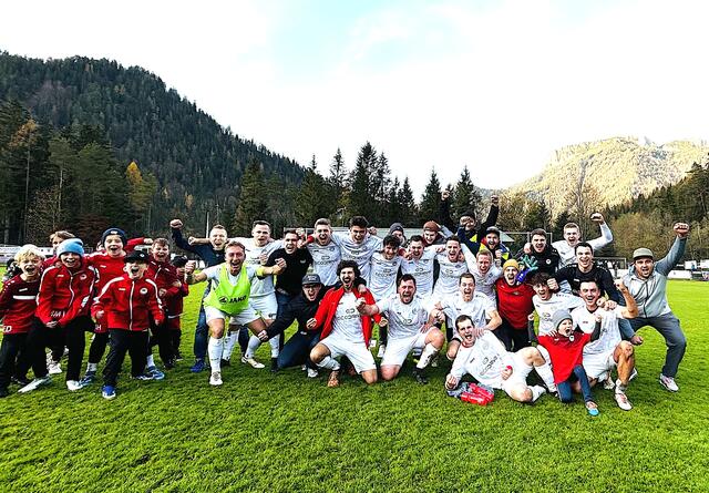 Die Waidringer jubelten über die Winterkrone. | Foto: Kogler