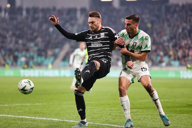 LASK-Stürmer Maximilian Entrup (li.) blieb in der Conference League bisher ohne Torerfolg – gegen Cercle Brügge soll der Bann brechen.  | Foto: B. Reischl
