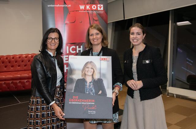 Margit Angerlehner, Landesvorsitzende Frau in der Wirtschaft, Denise Lang, Lisa Sigl (v. l.) | Foto: Tatiana Böcksteiner/cityfoto