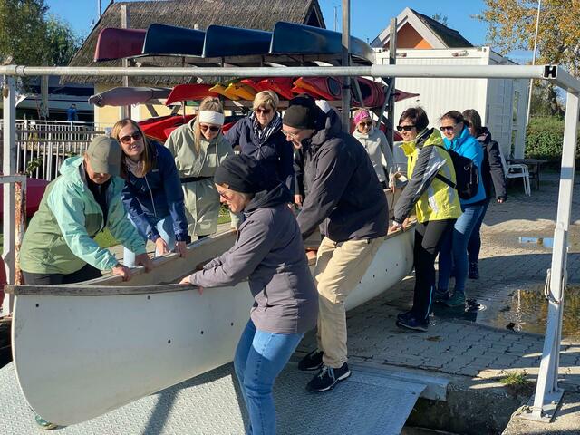 Die Lehrerinnen und Pädagoginnen an ihrem Teambuilding-Tag am Neusiedler See. | Foto: VS Pilgersdorf/Unterrabnitz