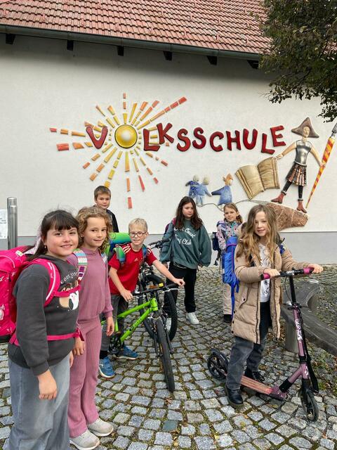 Die Schülerinnen und Schüler beim Klimameilen sammeln. | Foto: VS Pilgersdorf/Unterrabnitz