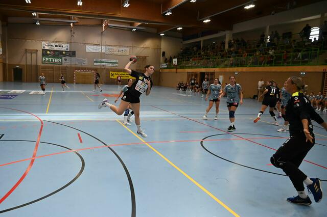 Selina Loibl im Angriff. | Foto: U. heinekingmedia Korneuburg