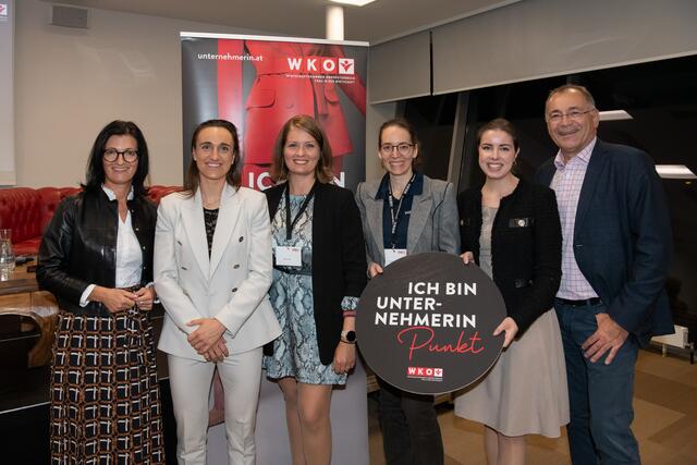 Margit Angerlehner, FidW-Landesvorsitzende, Lara Vadlau, Denise Lang, Verena Weigl, Lisa Sigl, Norbert Draskovits (v. l.).  | Foto: Tatiana Böcksteiner/cityfoto