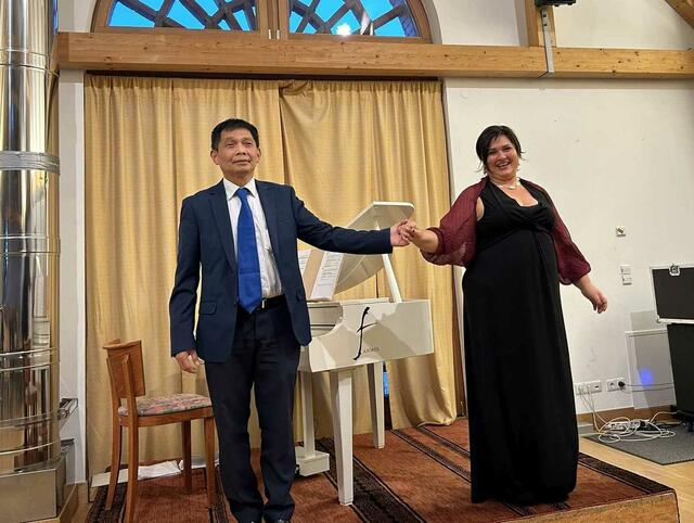 Pianist Bernabe Palabay und die Opernsängerin Stefanie Hierlmeier | Foto: Lenz