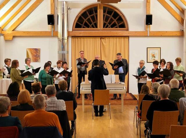 Der Singkreis umrahmte die Lesung | Foto: Herbert Guggi