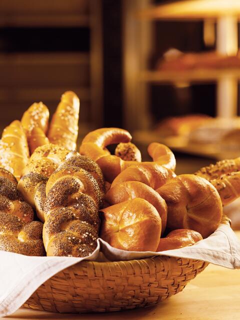 Der Weg vom Teig zum fertigen Gebäck konnte in der Bäckerei Feldhofer in Randegg verfolgt werden. | Foto: WKO