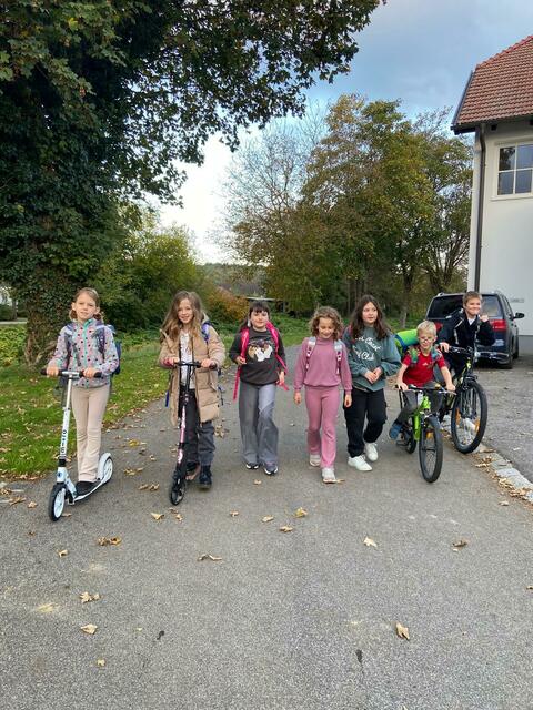 Mit dem Fahrrad, Roller oder zu Fuß unterwegs zur Schule ist es klimafreundlich. | Foto: VS Pilgersdorf/Unterrabnitz