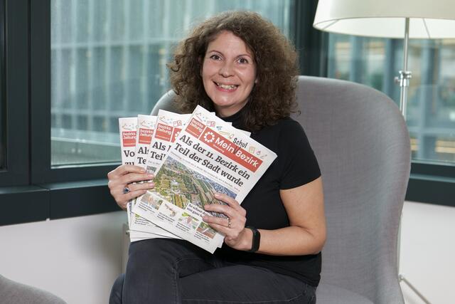 Chefredakteurin Nikki Gretz-Blanckenstein freut sich über die bereits zweite Ausgabe von MeinSchulBezirk. | Foto: Maximilian Spitzauer/MeinBezirk