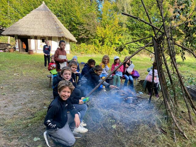 Die Schülerinnen und Schüler im Mittelalterdorf. | Foto: VS Pilgersdorf/Unterrabnitz