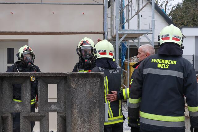 Ein Hausbesitzer in Wels-Schafwiesen wurde von Rotem Kreuz und Feuerwehr tot aufgefunden. Allem Anschein nach soll eine CO-Vergiftung den Mann getötet haben. | Foto: laumat.at