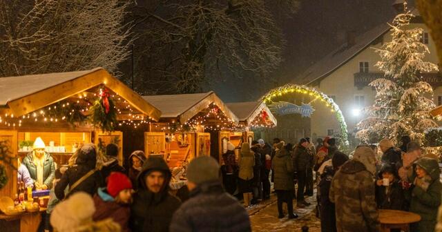 Am 1. Adventwochenende lädt der zauberhafte Adventbazar der Pfarre Puch mit einer Krippenausstellung zur Einstimmung in die Adventzeit ein.  | Foto: Puch bei Salzburg