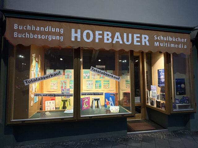 Bald geht das Licht aus, die Buchhandlung Hofbauer schließt mit Jahresende. | Foto: Waltraud Fischer