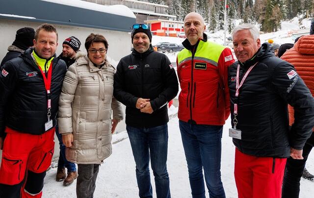 Mag. Thomas Jank (Geschäftsführer ARA), Dr. Beate Prettner (Landesrätin), Dr. Krystian Pracz (Vorstandsvorsitzender der DRF Luftrettung), Andreas Grießer (Stv. Geschäftsführer ARA), Hubert Putz 8Leiter Bodenbetrieb) | Foto: ARA Flugrettung ©