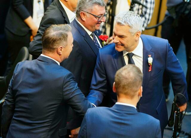 ÖVP-Chef Karl Nehammer und SPÖ-Chef Andreas Babler trafen sich am Montag zum Sondieren, am Mittwoch geht es gleich weiter. | Foto: GEORG HOCHMUTH / APA / picturedesk.com