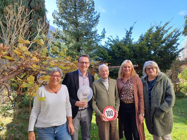 Tochter Sieglinde Abel, BGM Michael Maier, Gottfried Bistumer, VBGM Mag. Melanie Golob, Tochter Christine Maier | Foto: Stdatgemeinde Radenthein